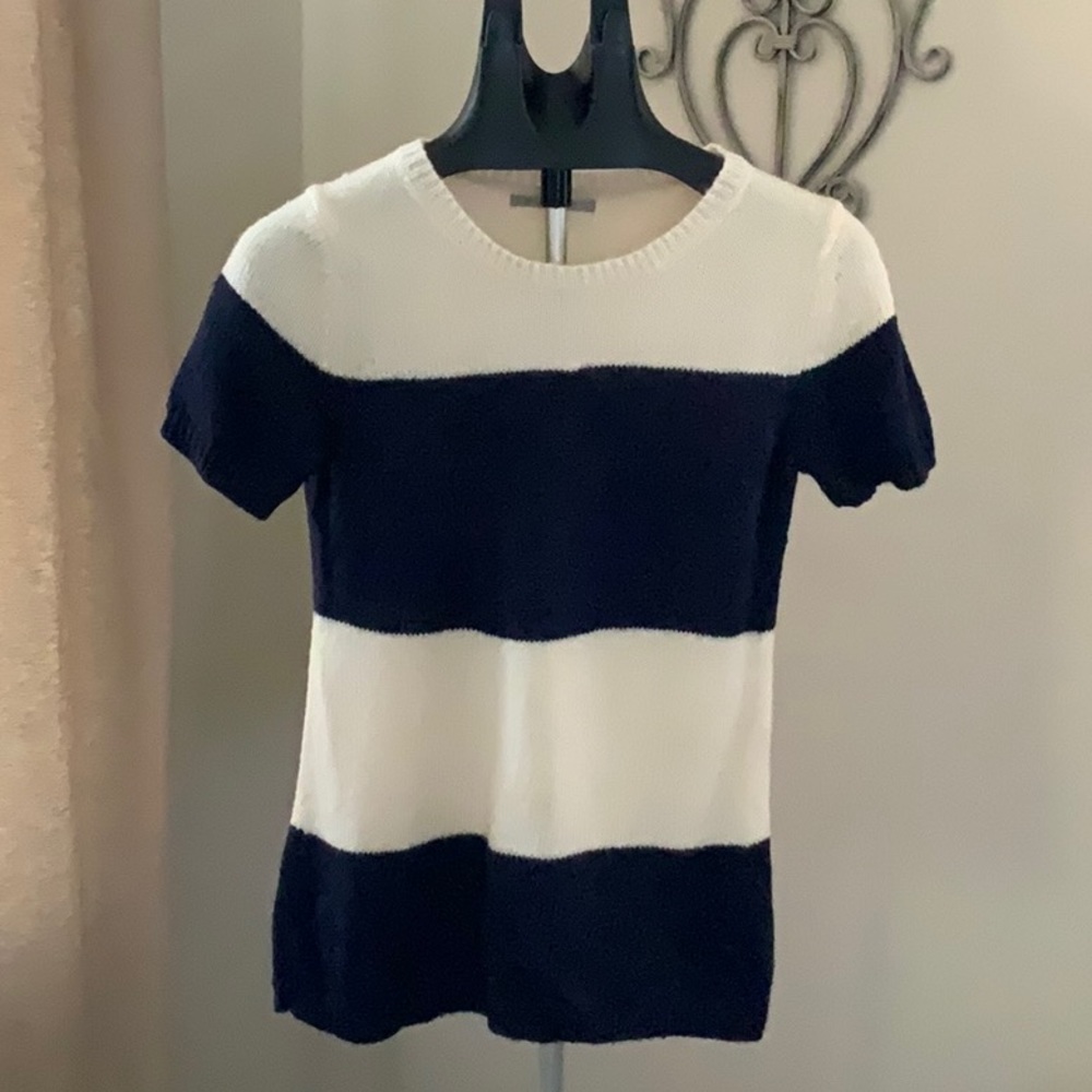 Gap sweater